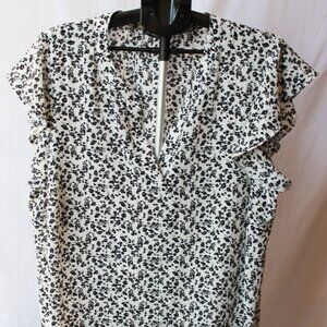 Adrianna Papell 2XL (no size on shirt) Polyester white with small black flowers.